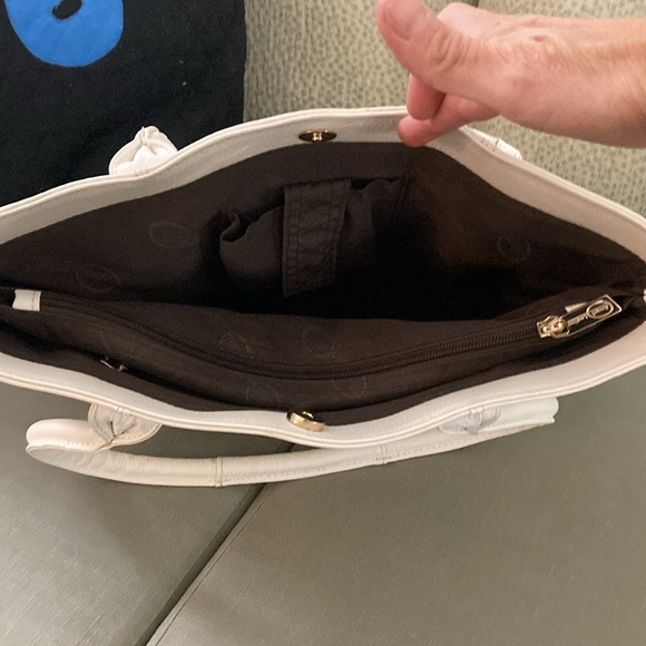 Ameri Leather Shoulder Bag - Picture 2 of 6